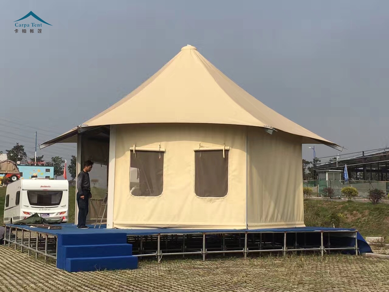 靠货拉拉搬装备、花14000元买帐篷，中产们在五一掀起精致露营热 | CBNData